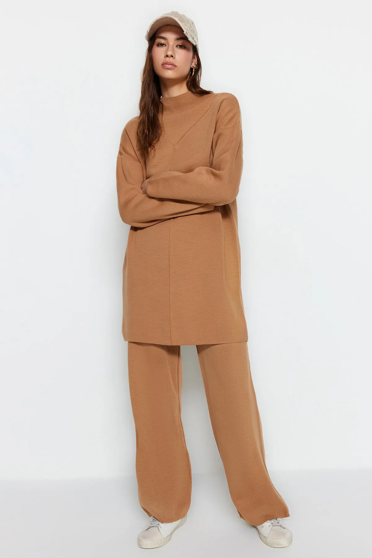 Trendyol Modest  Kamelfarbenes Strickpullover-Hosen-Oberteil-Set TCTAW24US00019