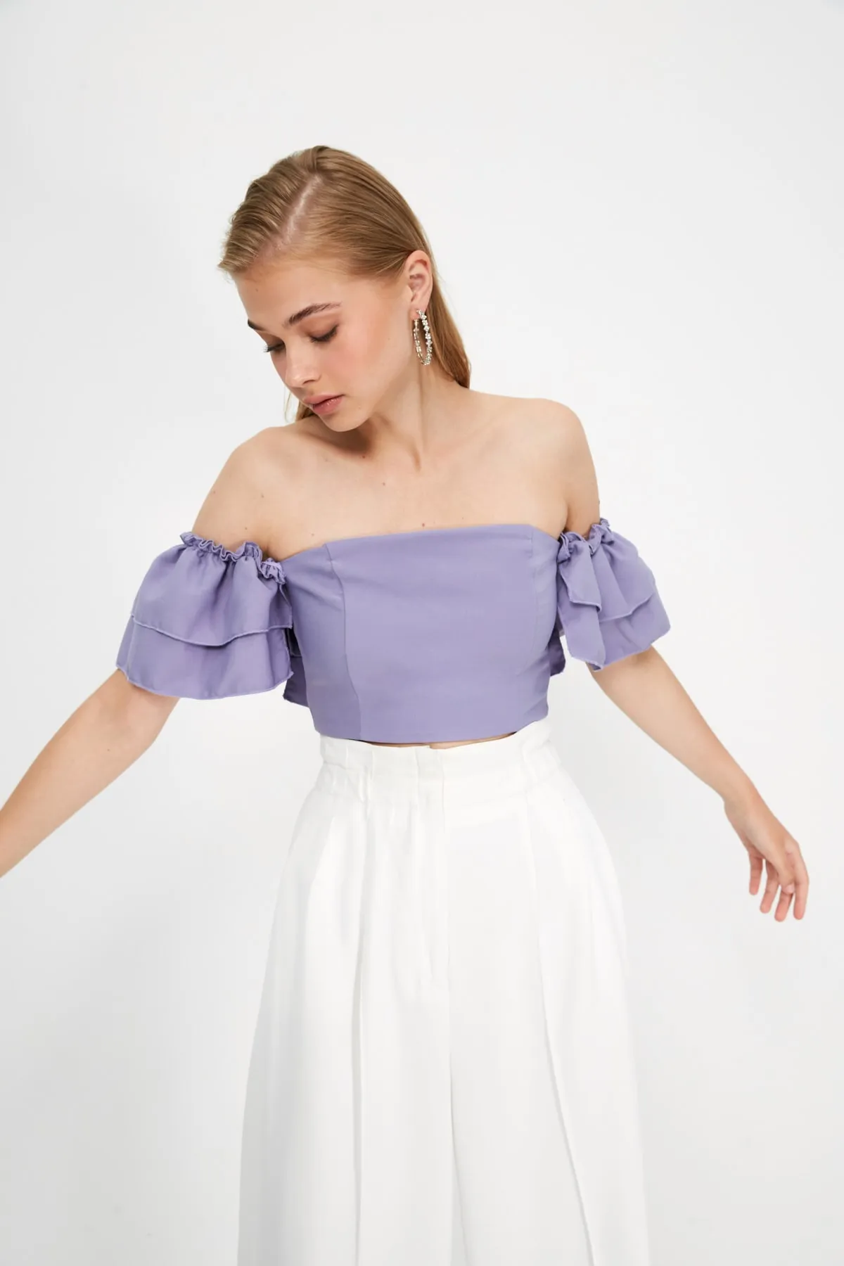 Trendyol Collection  Fliederfarbene Bluse mit Rüschendetail TPRSS20BZ0603