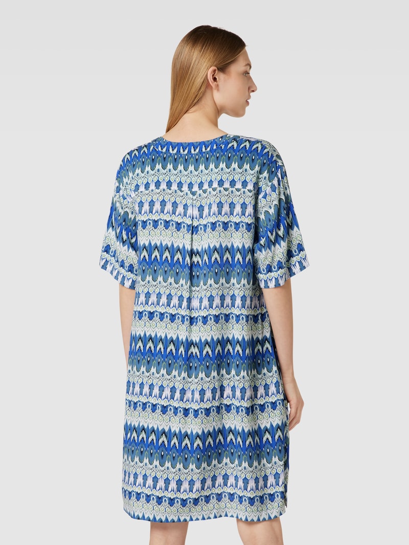 Knielanges Kleid mit Allover-Muster in metallic türkis