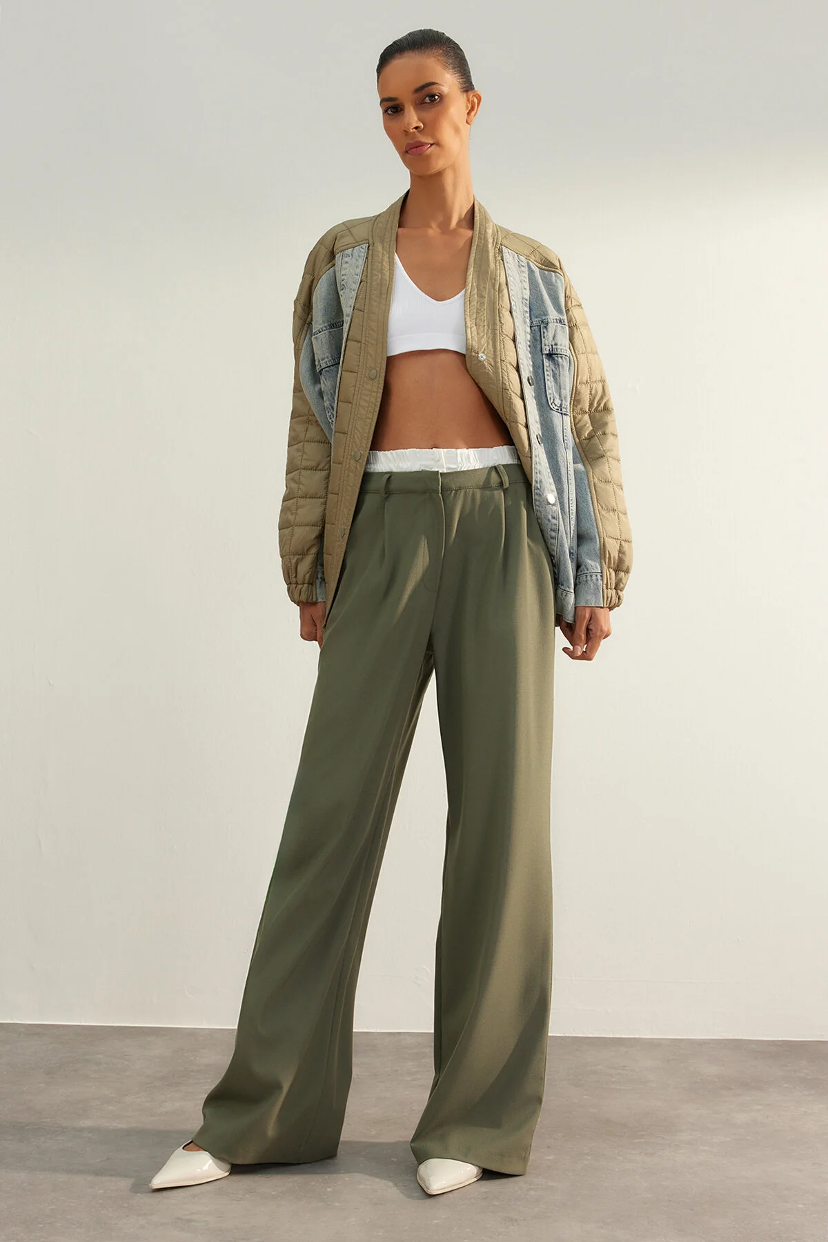 Trendyol Collection  Mintfarbene Limited Edition-Boxershorts mit weitem Beinbund, detaillierte Webhose TWOAW24PL00273