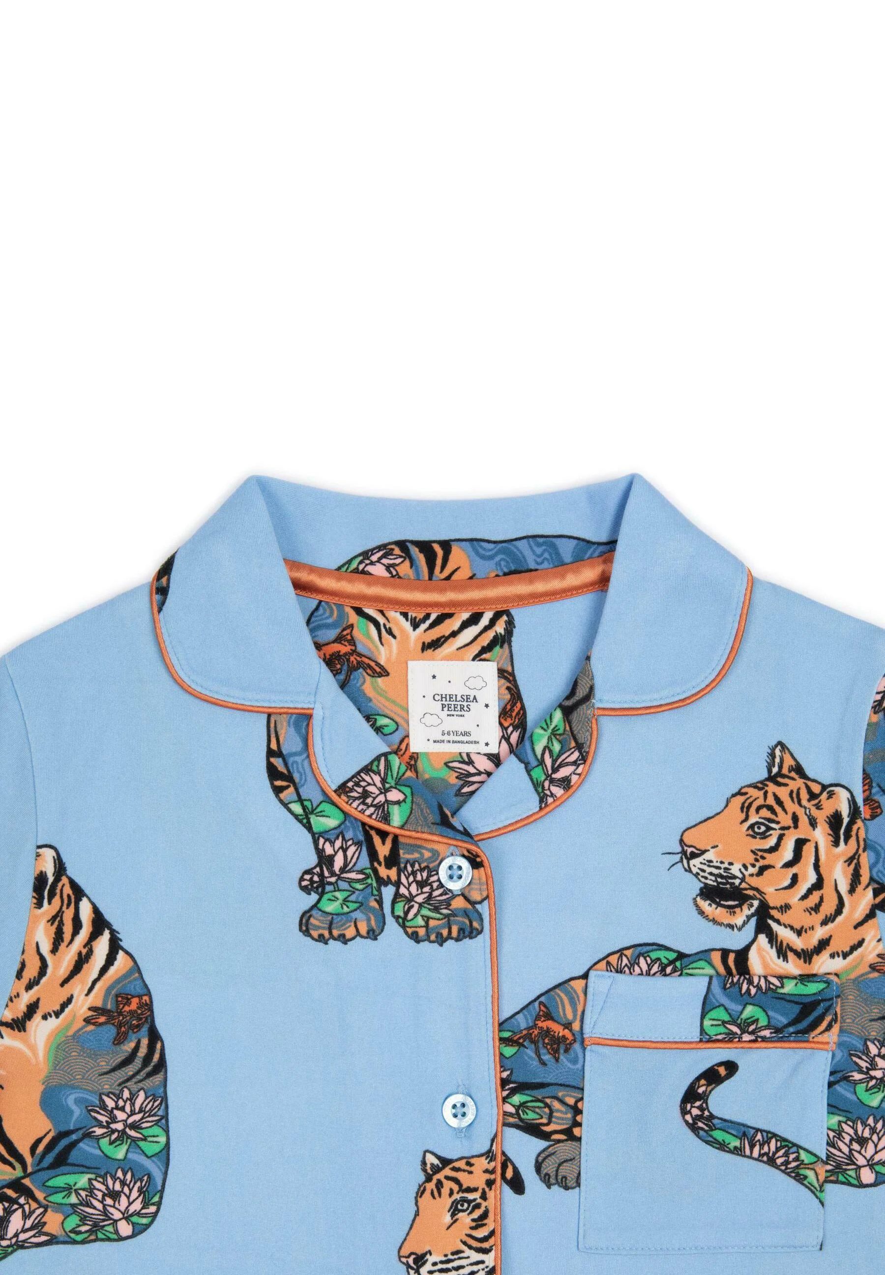 Conjunto de pijama con estampado de tigre y loto de Chelsea Peers