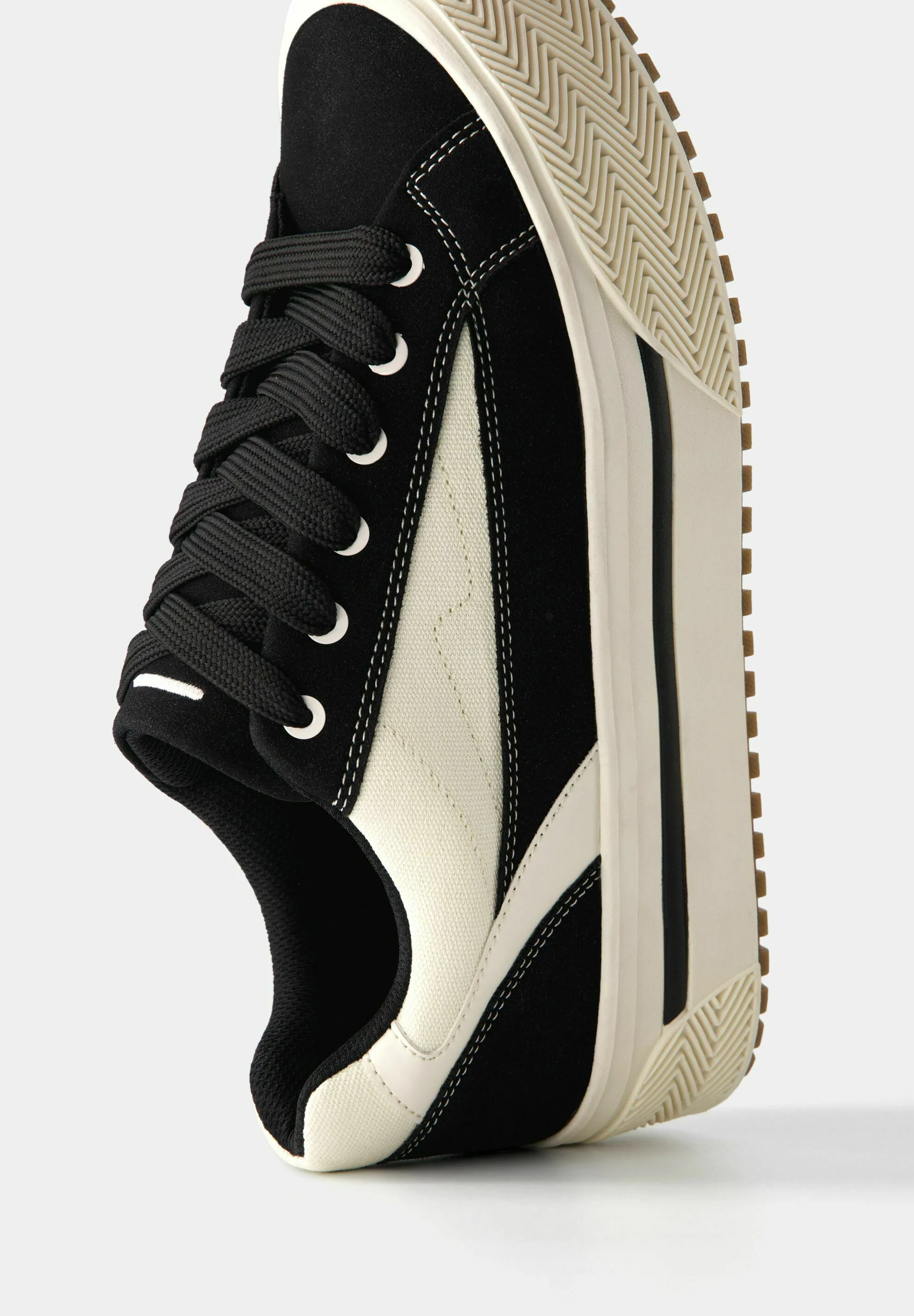 Bershka CONTRAST - Zapatillas bajas