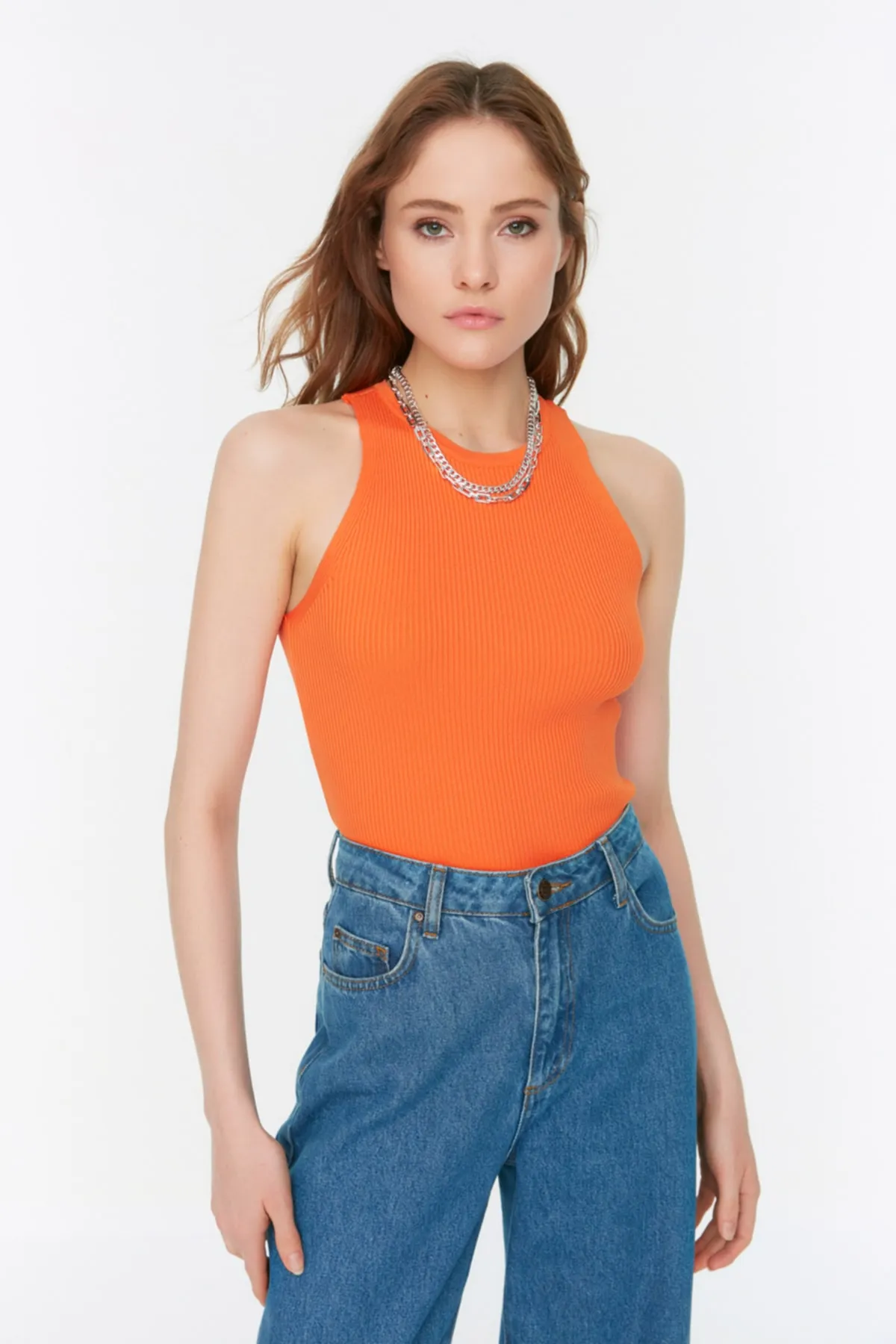 Trendyol Collection  Orangefarbene Strickbluse mit Kordelzug – stilvolles Design