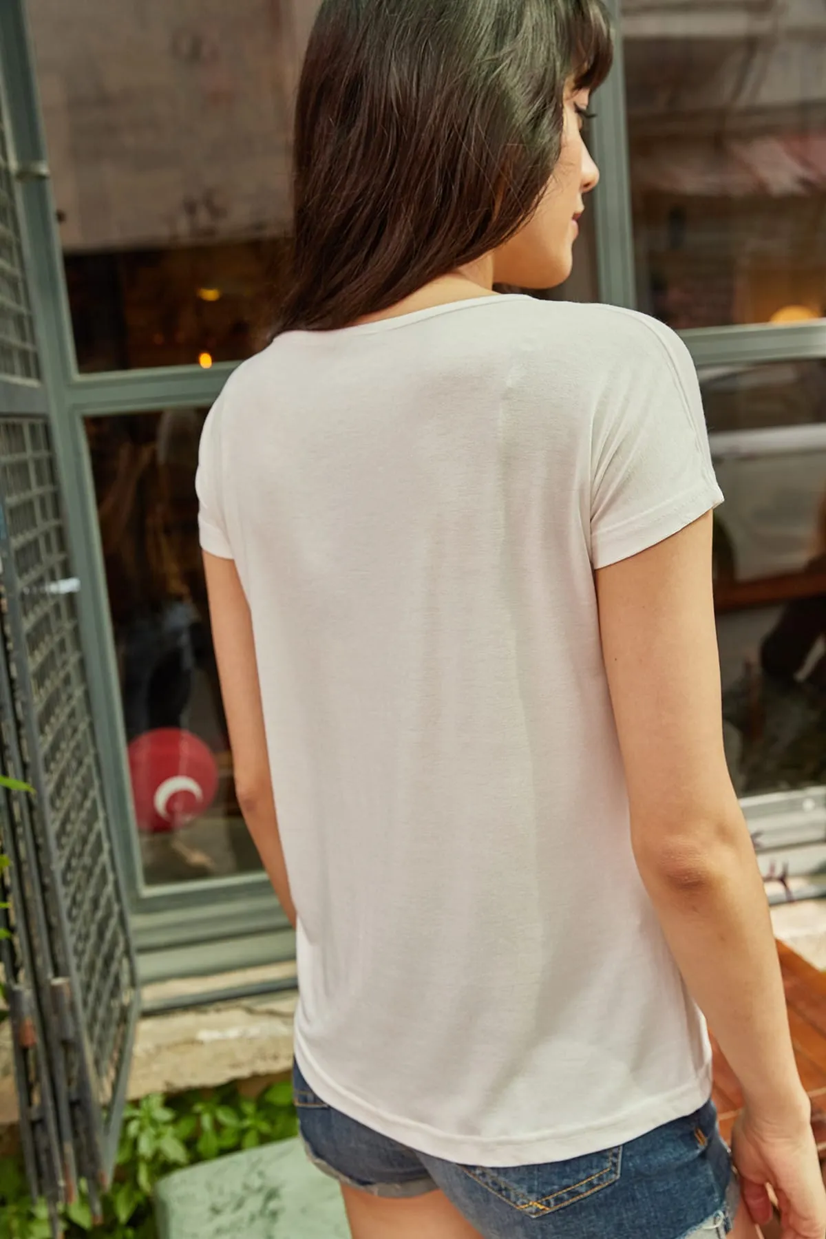 Olalook  Lässiges Viskose-T-Shirt mit weißem Kragen und Spitze für Damen BLZ-19000298