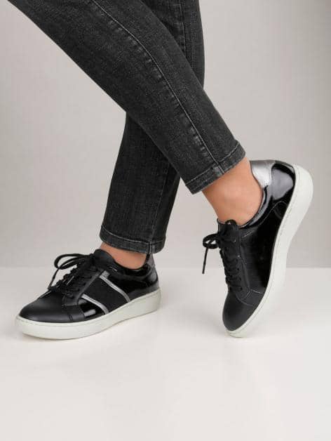 Schnürschuh mit Schaftrandpolsterung