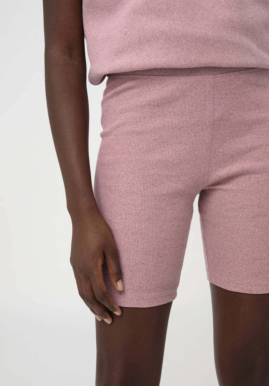 Biker Shorts BetterRecycling aus Bio-Baumwolle