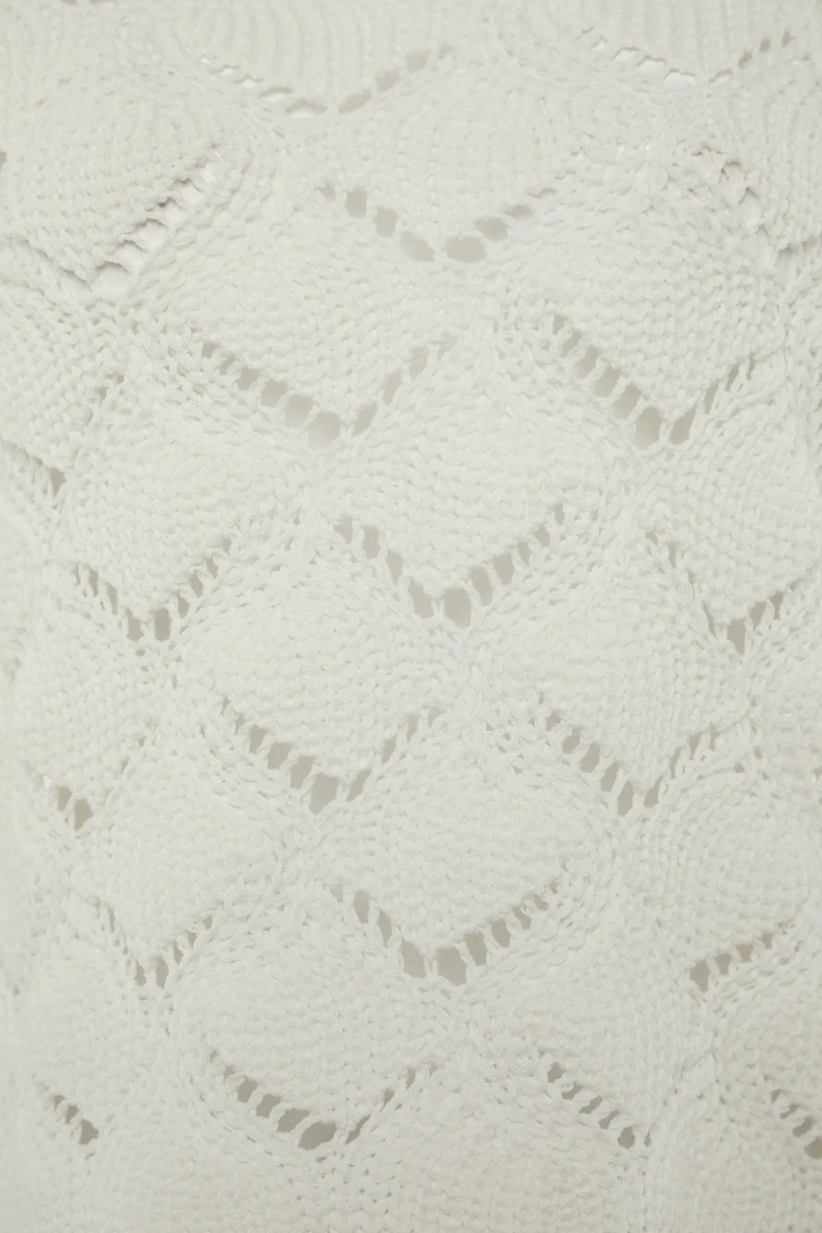 Trendyol Collection  Ecrufarbener, kurzer Strickpullover mit Lochmuster