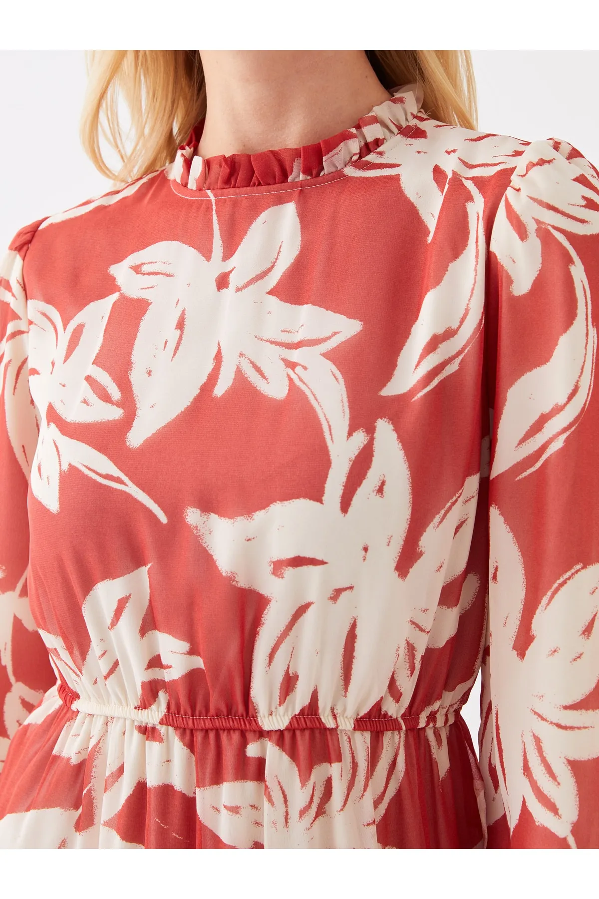 LC Waikiki  Lcwaikı Classic - Langärmliges Damenkleid mit Stehkragen und Blumen