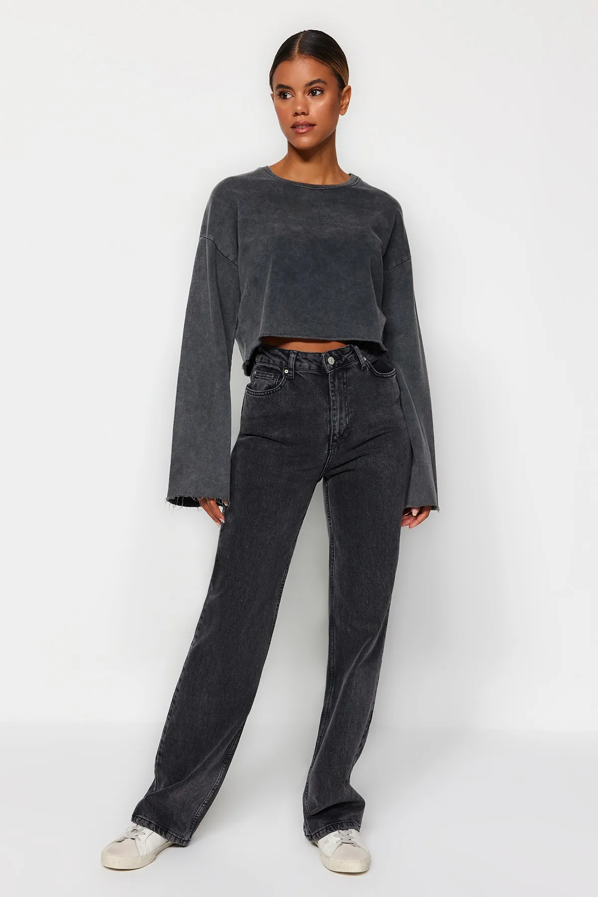 Trendyol Collection  Schwarze bequeme Jeans mit hoher Taille und weitem Bein TWOAW24JE00069