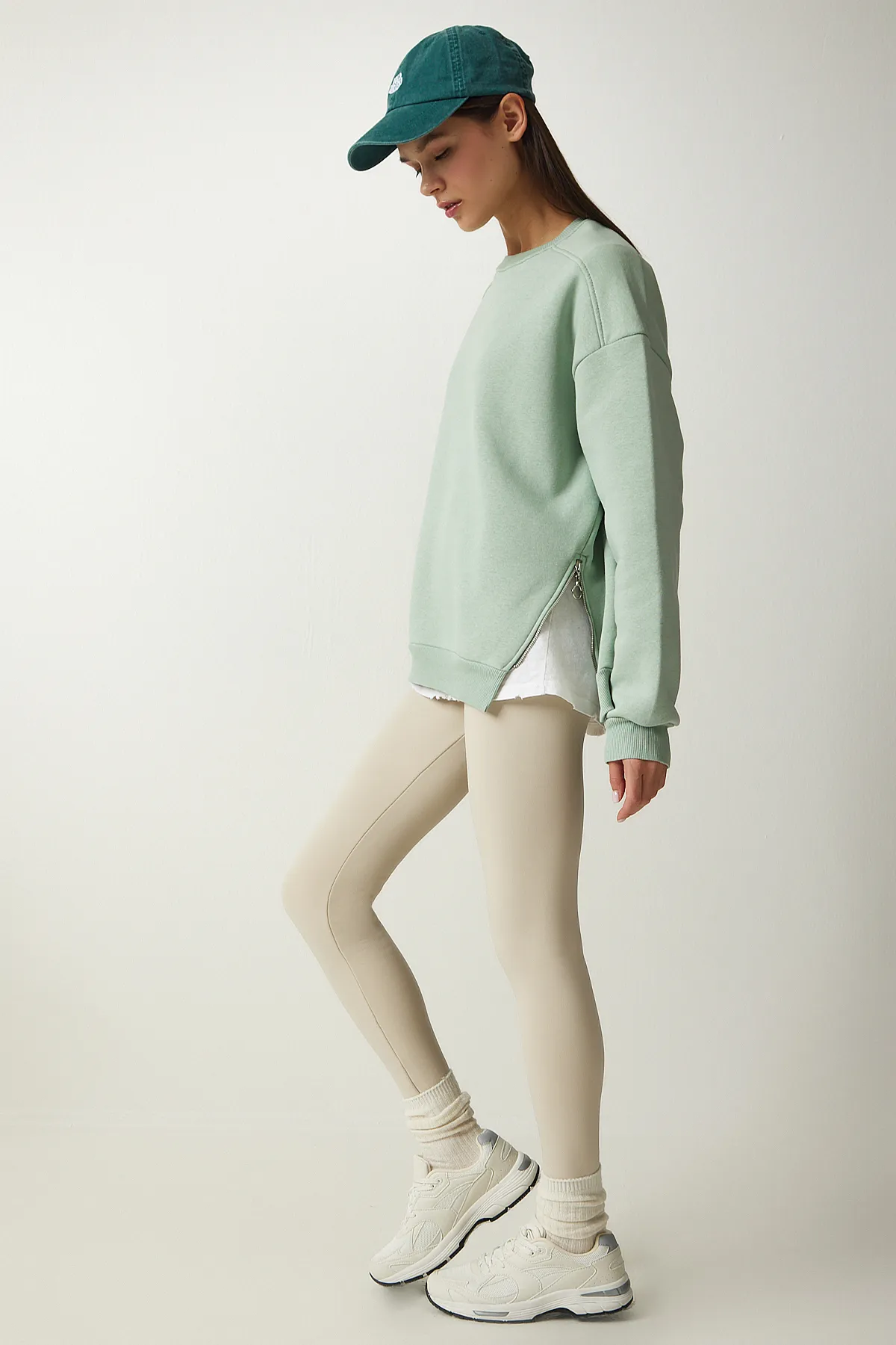 Happiness İstanbul  Aquagrünes Damen-Sweatshirt mit Reißverschluss und hohem Kragen UB00148