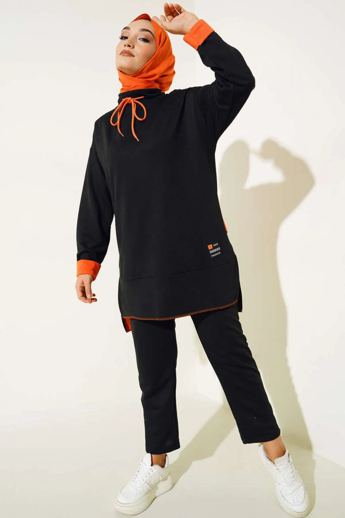 VOLT CLOTHİNG  Damen-Doppelanzug mit Barcode-Emblem