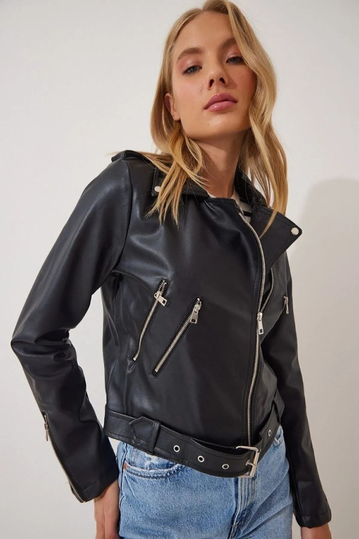 Crep Tekstil  Schwarze Lederjacke für Damen mit Gürtel