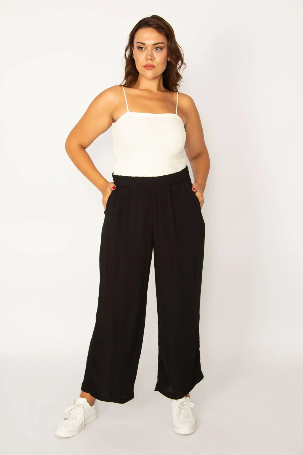 Şans  Damen-Hose aus schwarzem gewebtem Viskose-Stoff in gedrehter Größe mit elastischem Bund und Seitentaschen 65n33982