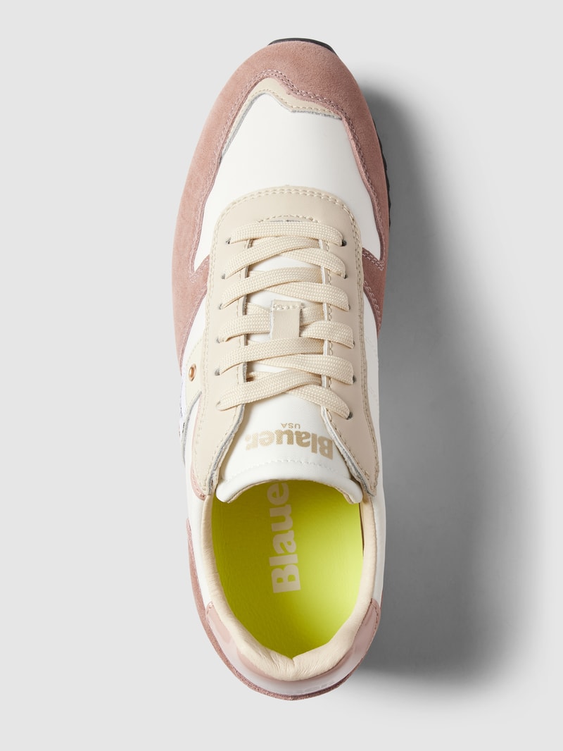Sneaker mit Label-Details in offwhite