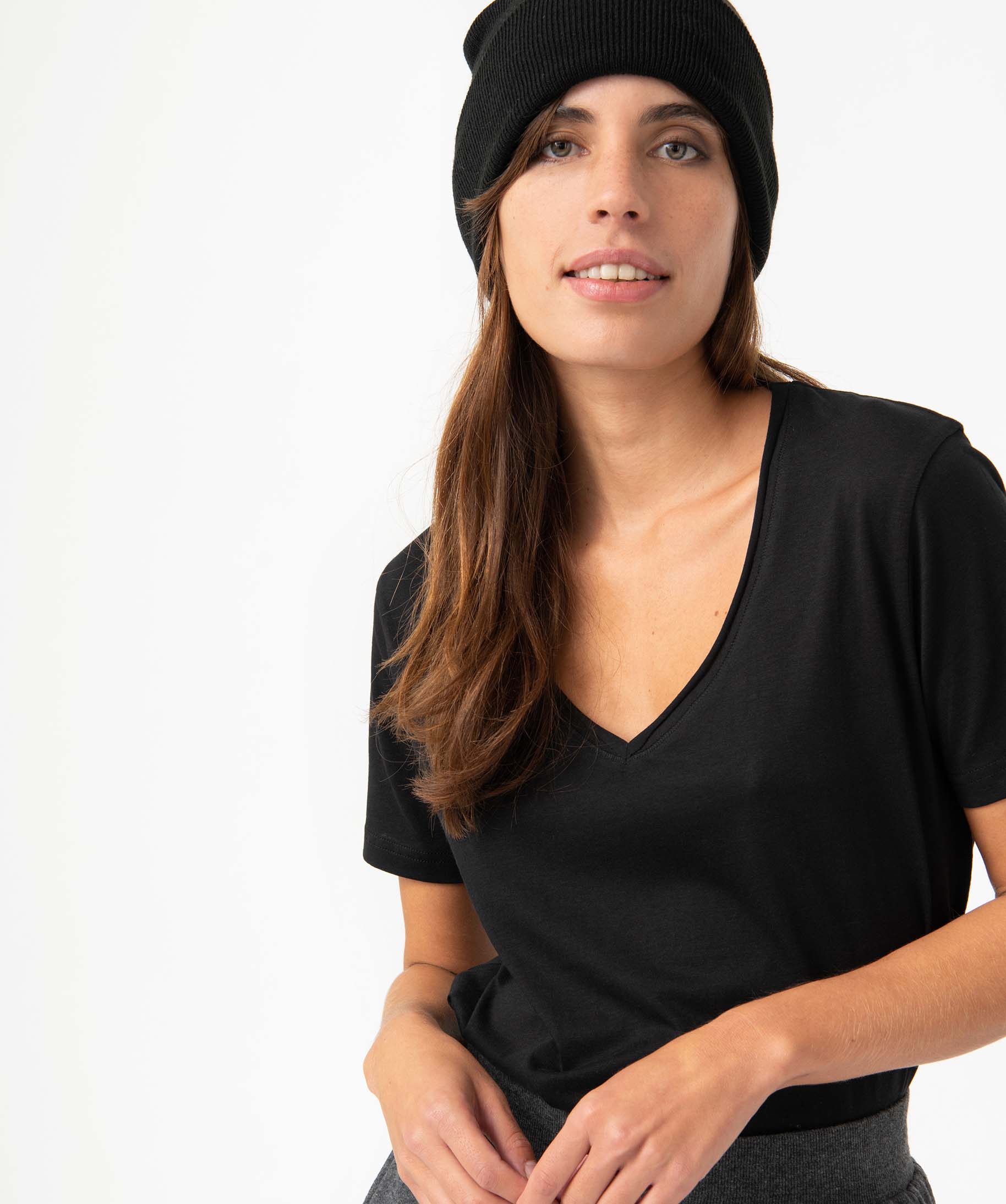 Tee-shirt femme à manches courtes avec col V roulotté noir | GEMO