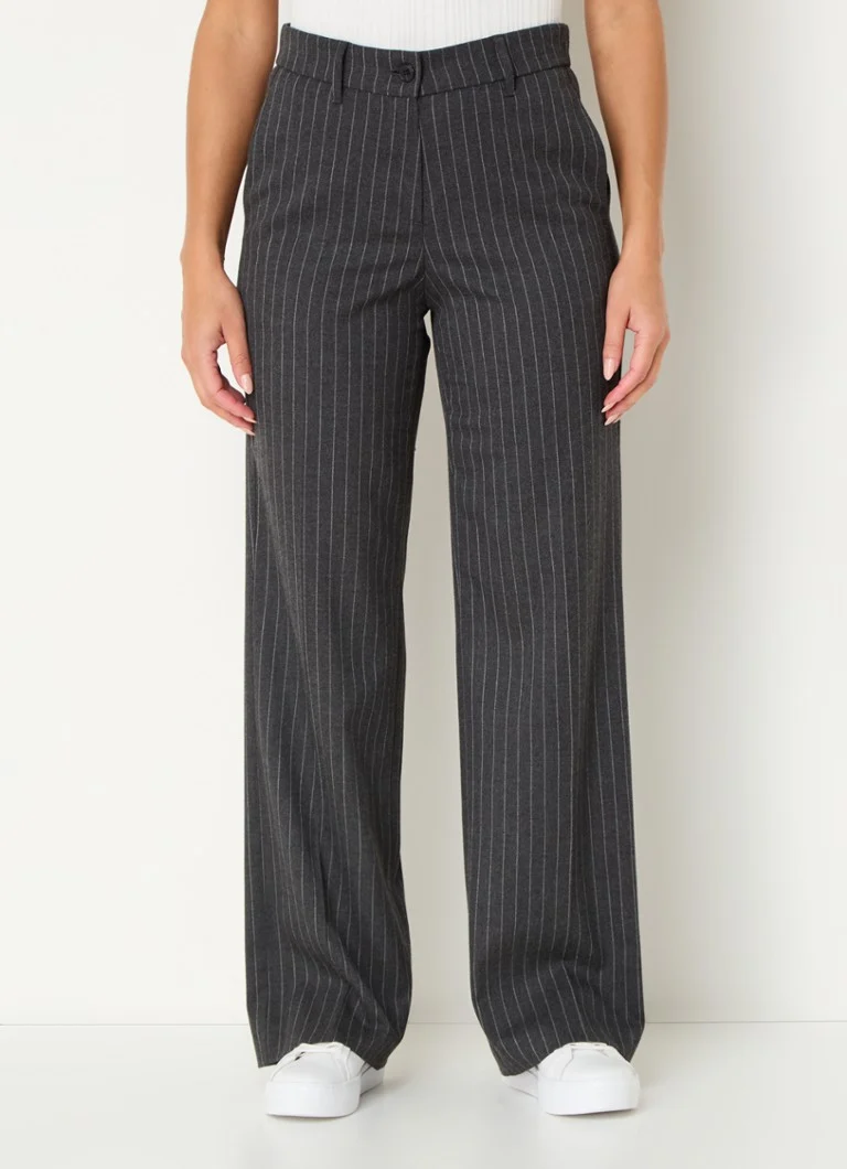 Pantaloni Gardeur Franca cu talie înaltă, croială dreaptă, dungi laterale delicate și buzunare laterale.