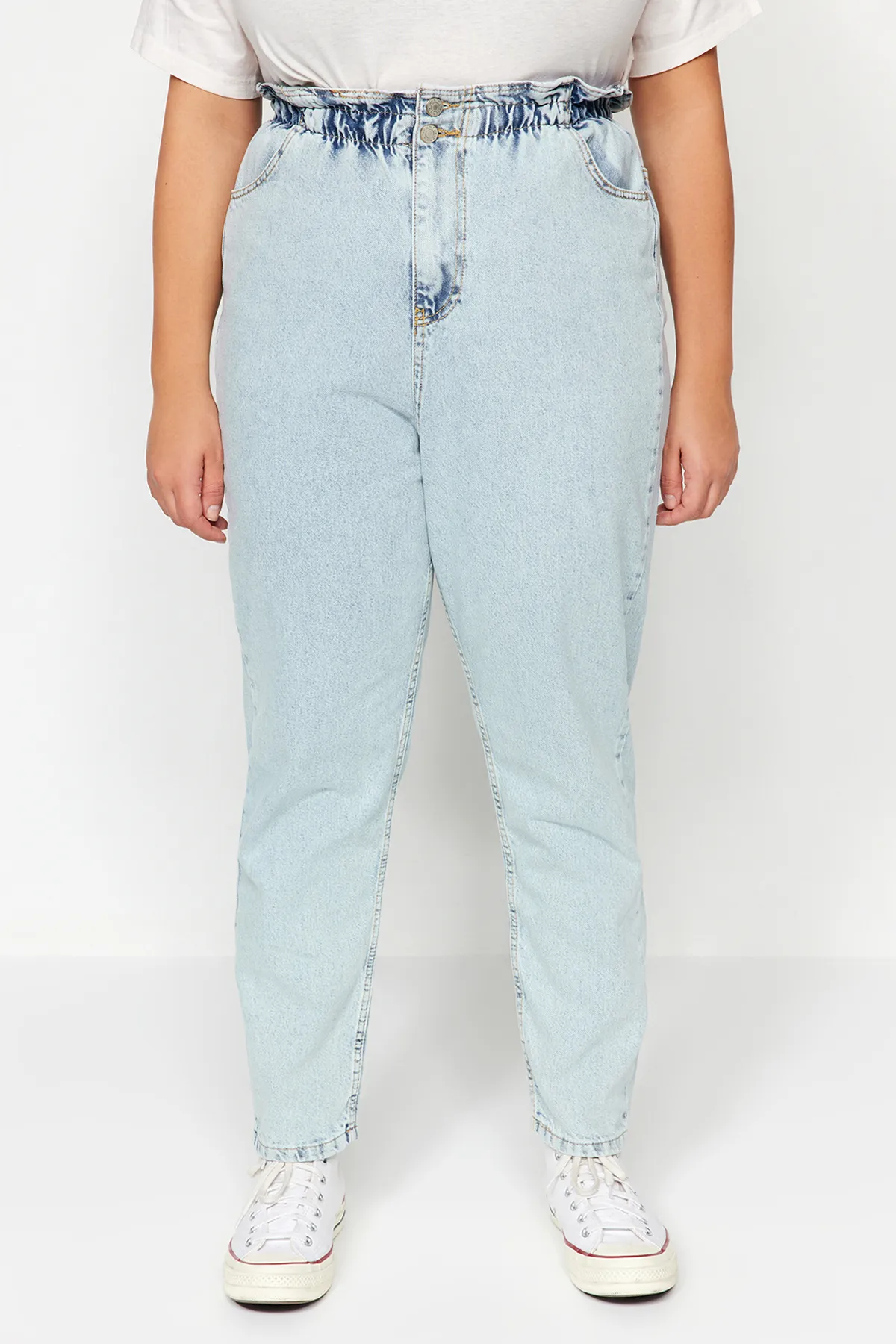 Trendyol Curve  Blaue Mom-Jeans mit hoher Taille und elastischem Bund TBSSS22JE00009