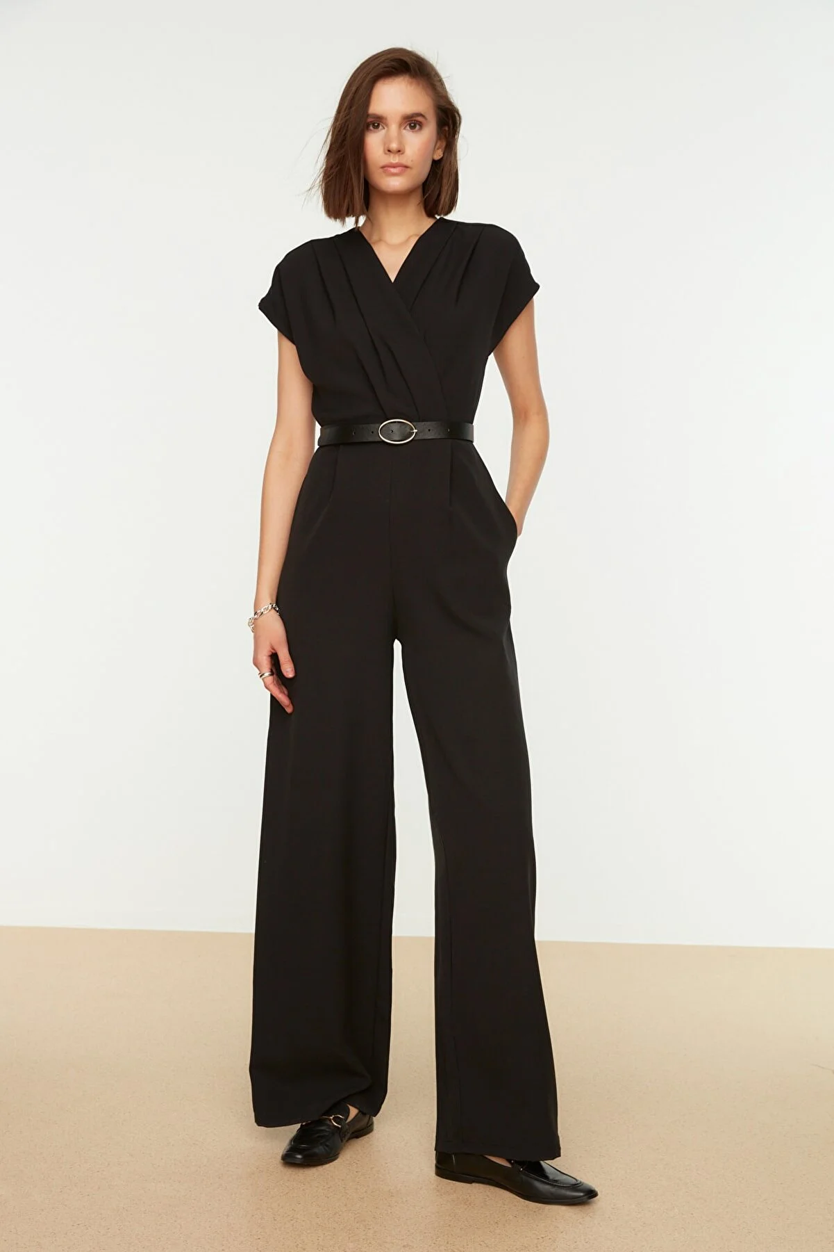 Trendyol Collection  Schwarzer, zweireihiger Maxi-Weboverall mit Gürtel und Kragen TWOSS21TU0004