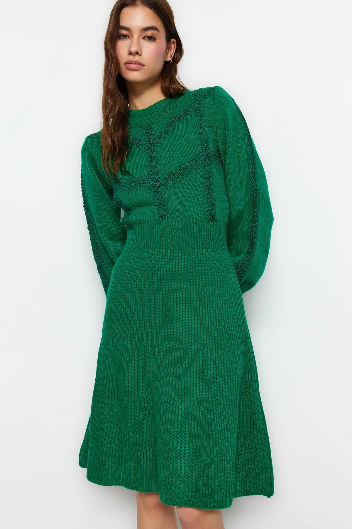 Trendyol Collection  Grünes Mini-Spitzenkleid aus Strick TWOAW22EL0011