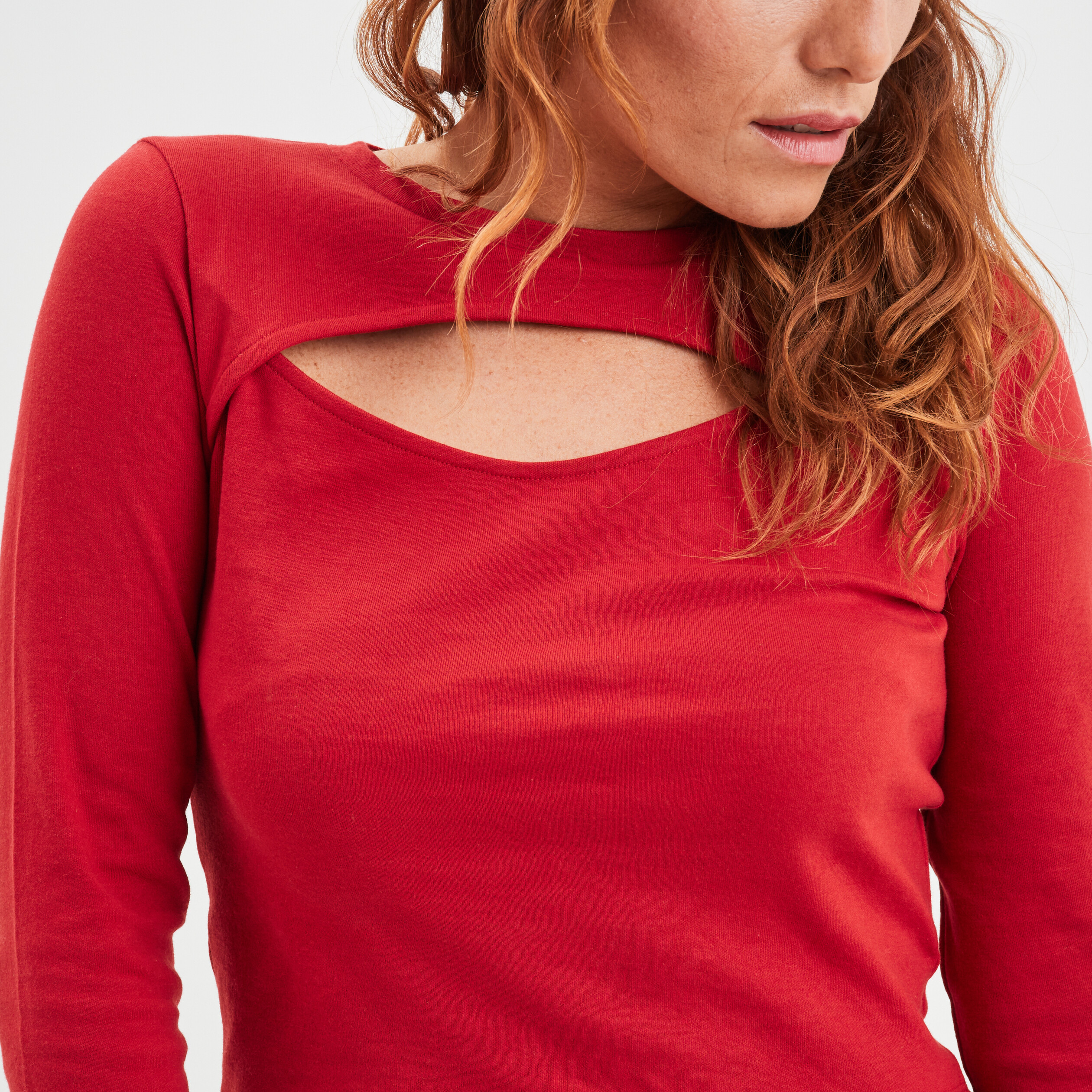 T-shirt court ajusté ouverture poitrine rouge foncé femme | La Halle