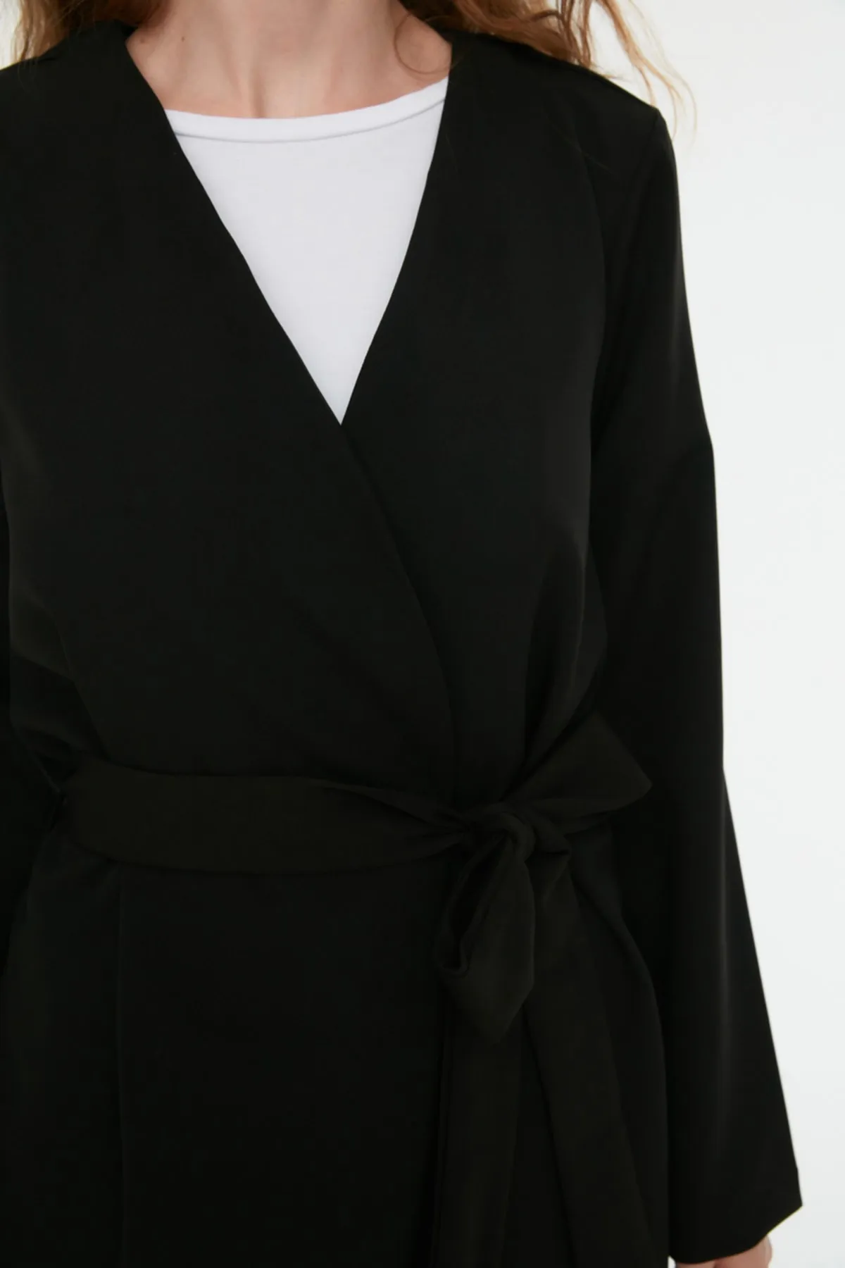 Trendyol Modest  Schwarzer gewebter Anzug aus Jacke und Hose mit Gürtel TCTSS21AU0313