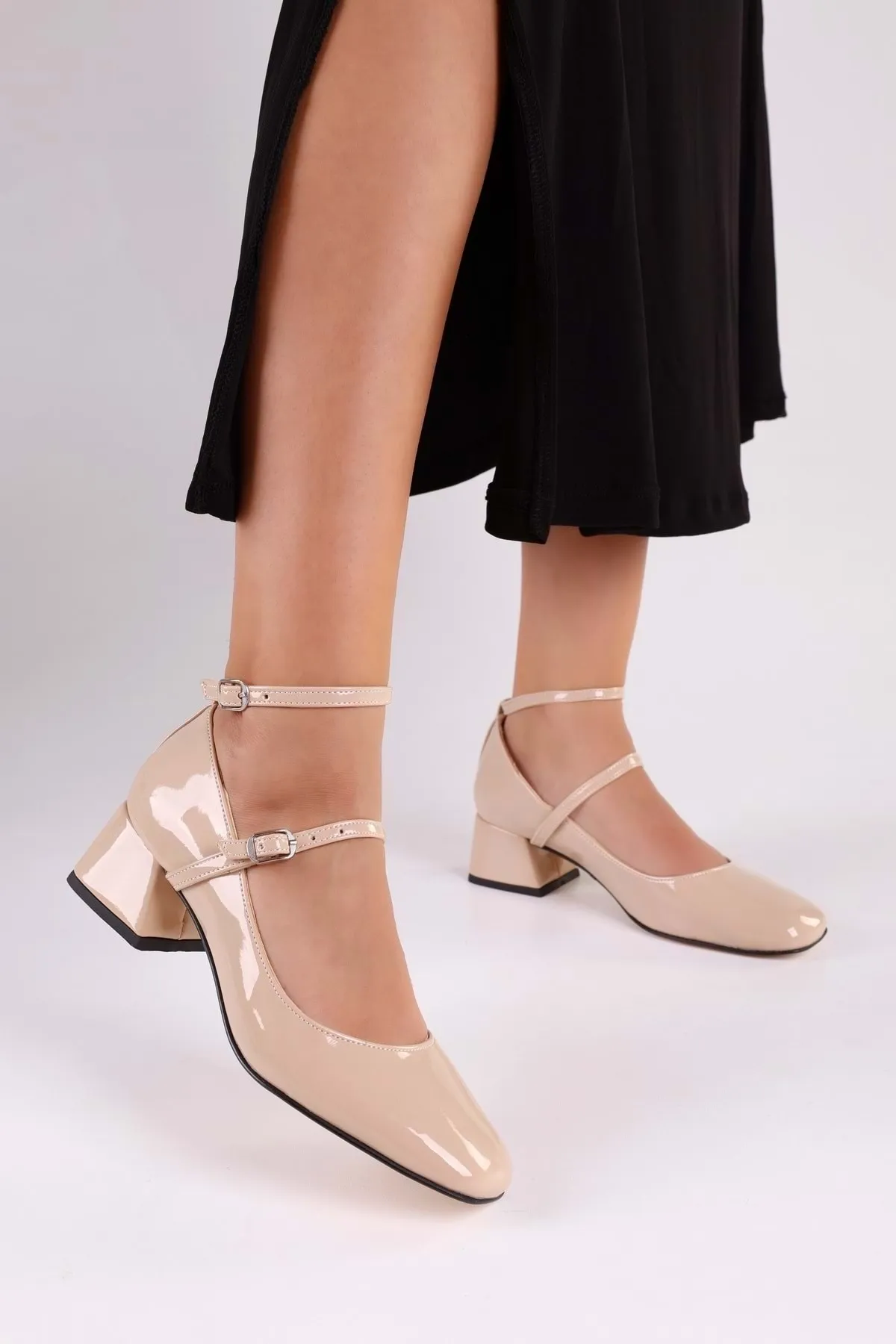 Shoeberry  Damen-Schuhe „Linnie Ten“ aus Lackleder mit dickem Absatz, hellbraunes Lackleder