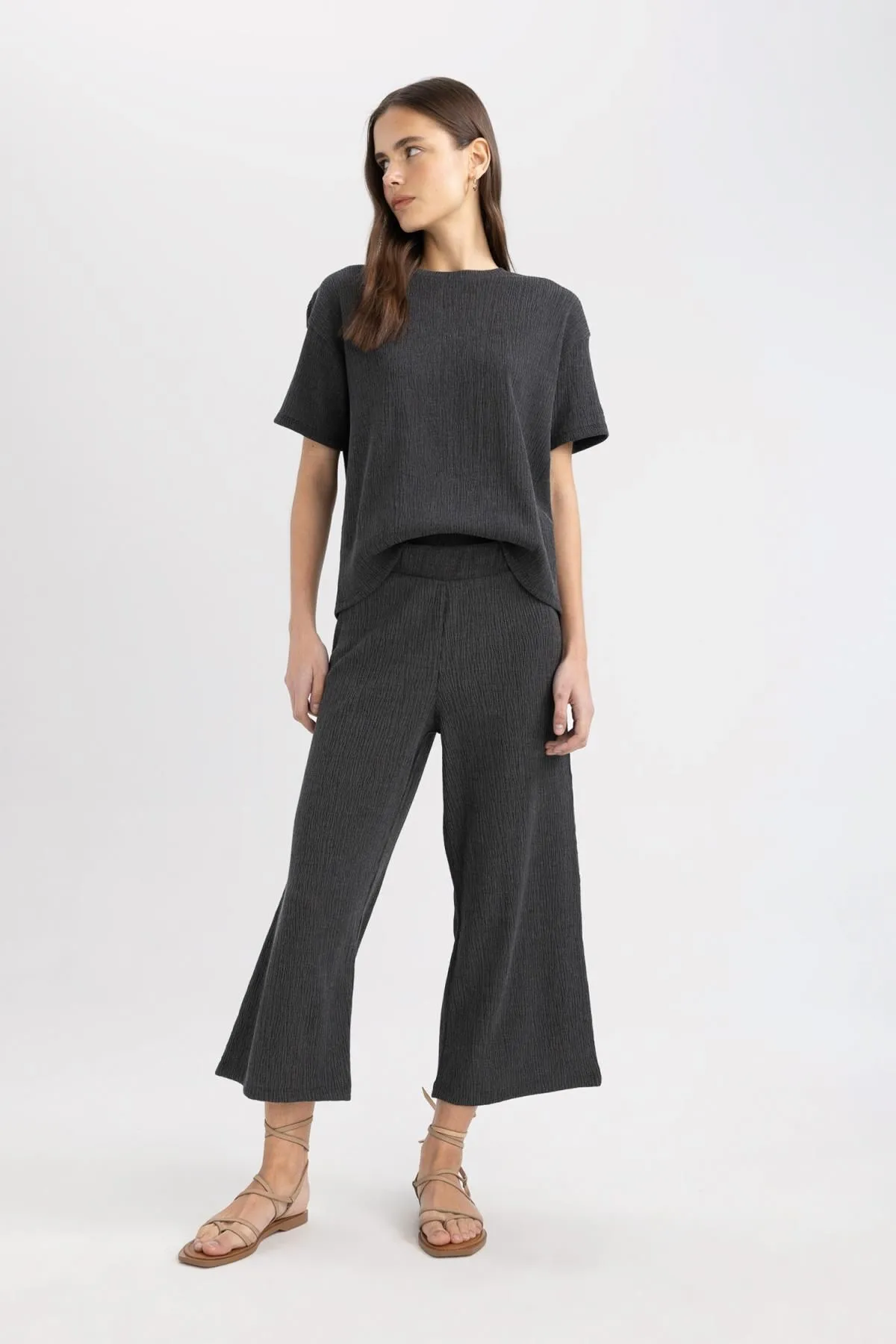 DeFacto  Weites Bein, normale Taille, gerades Bein, Midi-Wickelhose C4329AX24SP