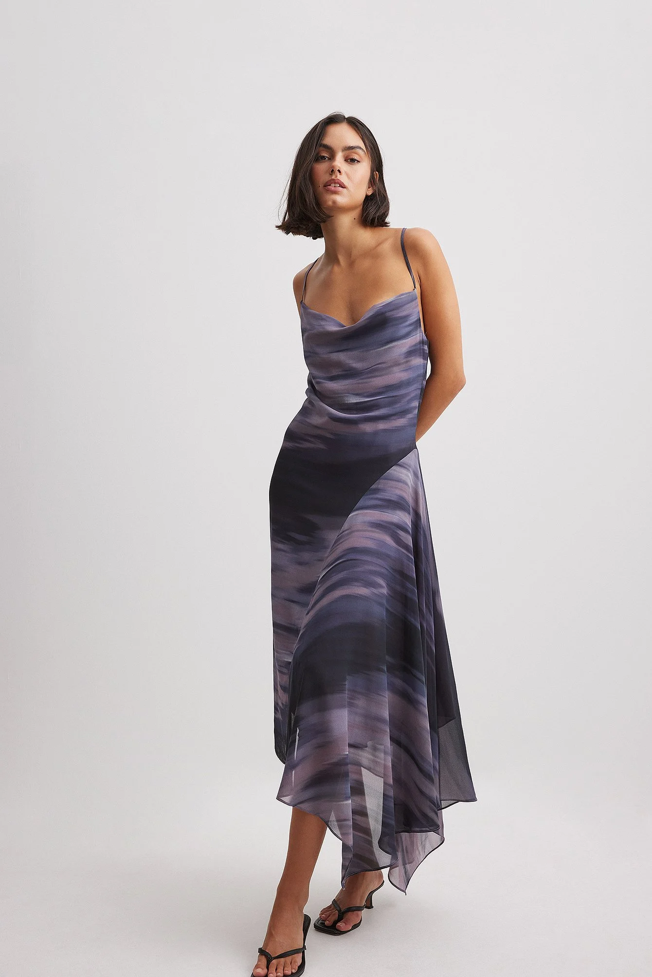 Midikleid mit Wasserfall-Naht-Detail