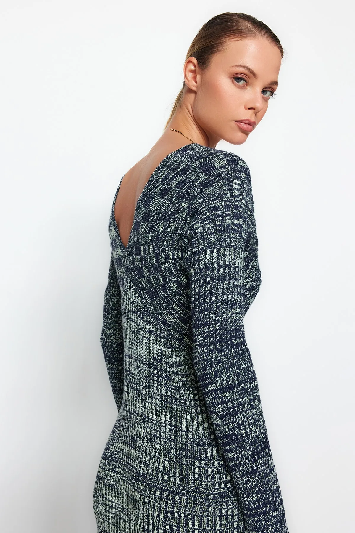 Trendyol Collection  Grünes Midi-Strickkleid mit Farbverlauf TWOAW24EL00016