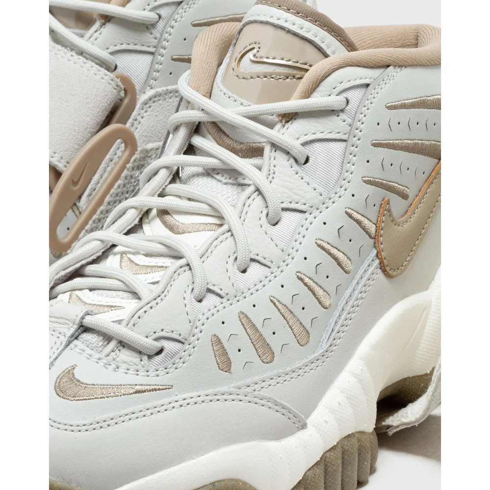 Nike Air Adjust Force WMNS DZ1844-200 / braun