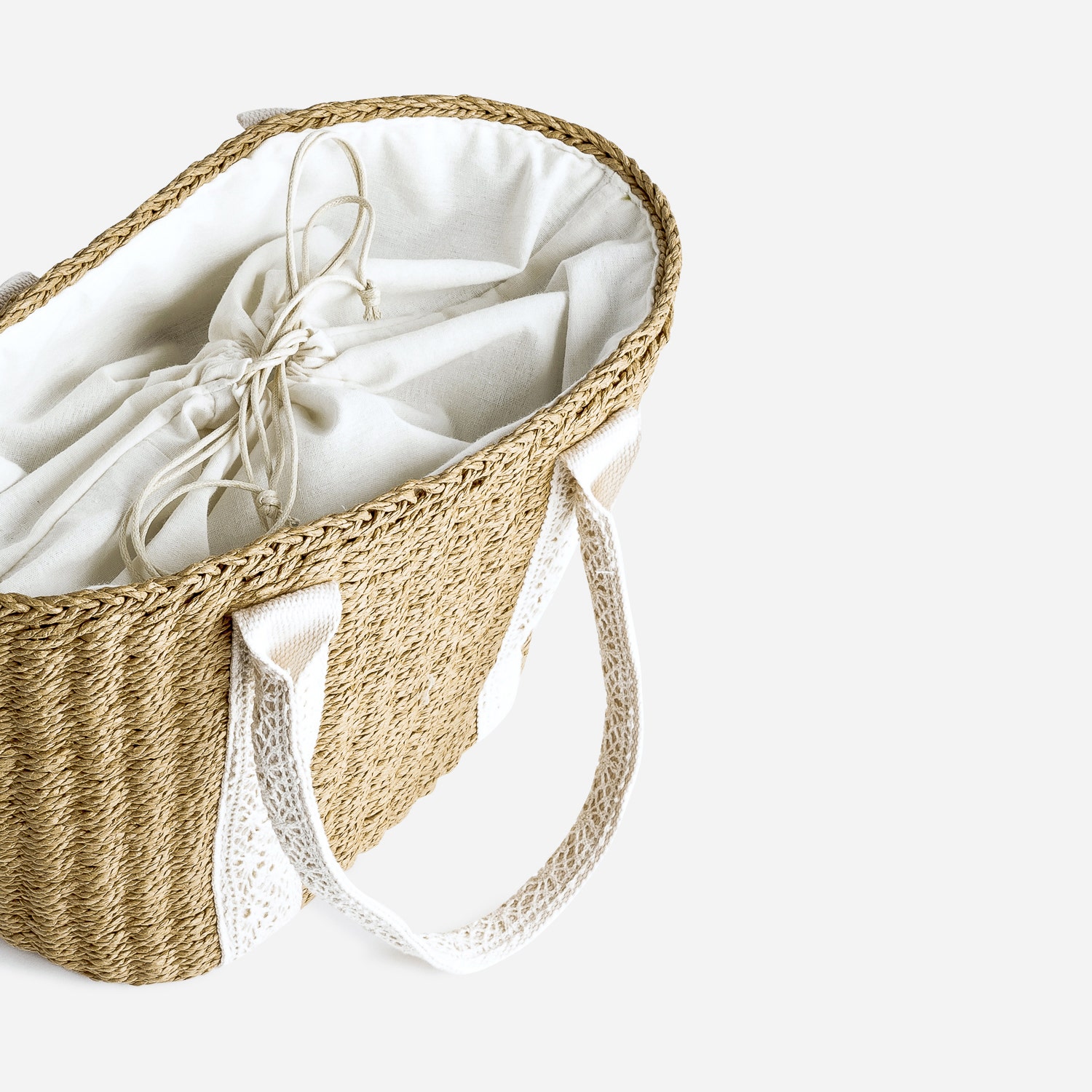 Panier beige en paille à anses écrues