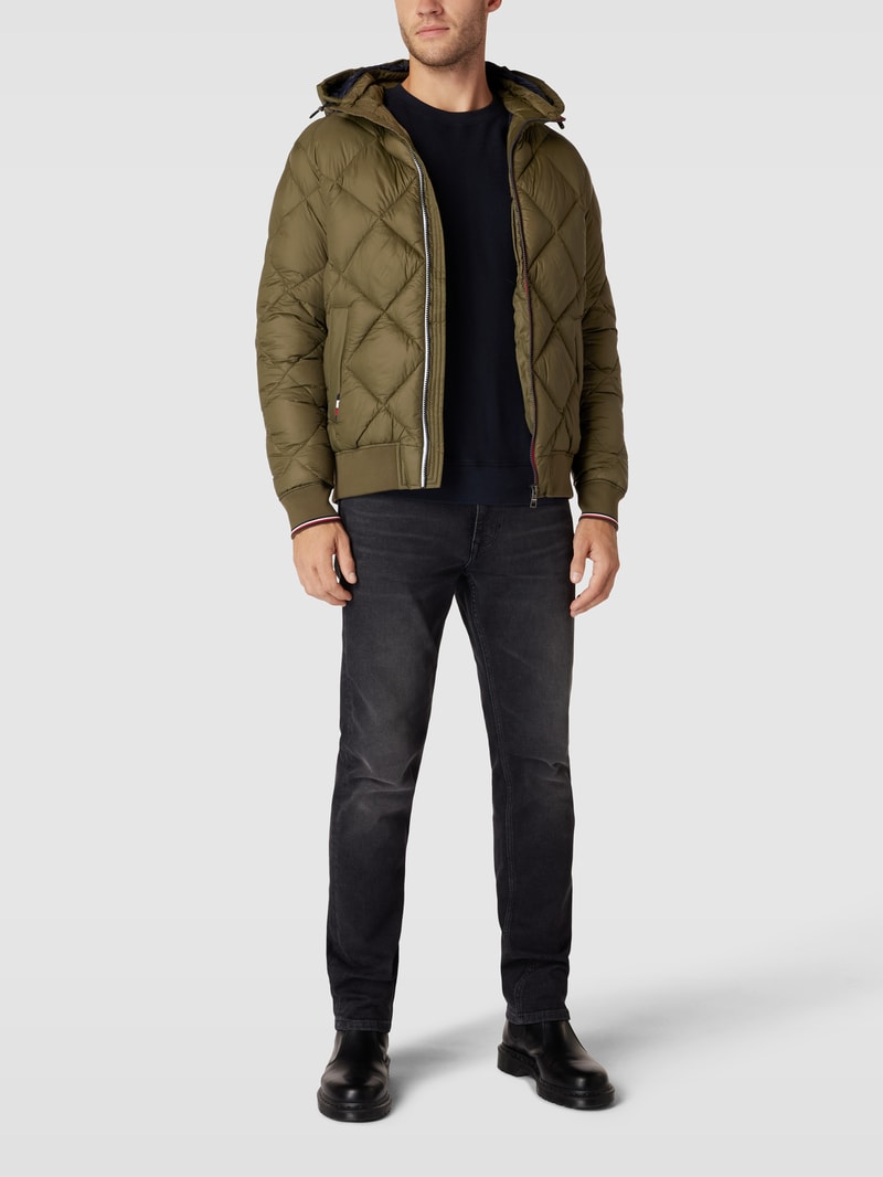Jacke mit Label-Patch Modell 'Diamond' in olivgrün