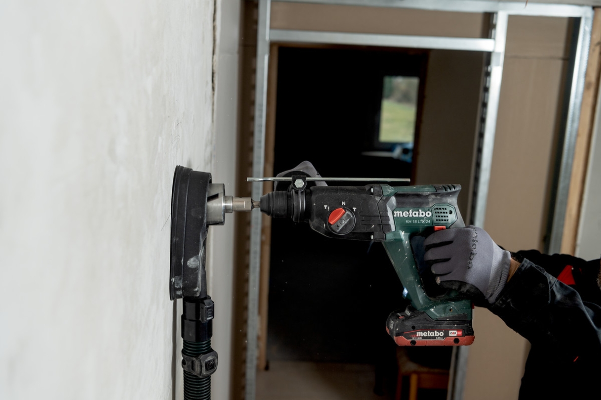 Martillo combinado inalámbrico Metabo 601712840 KH 18 LTX 24 SDS-Plus 18V (baterías y cargador no incluidos) en la caja Metabo 601712840.