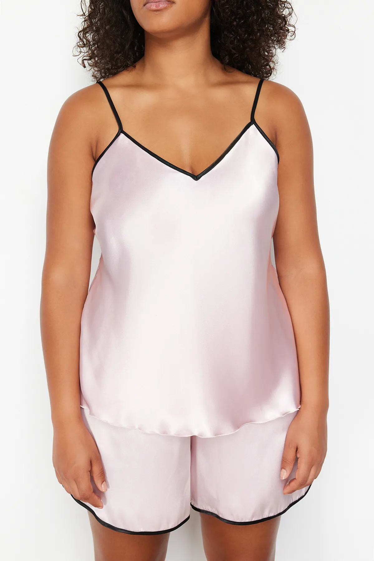 Trendyol Curve  Rosa Pyjama-Set aus Satin mit Trägern TBSSS24AI00001