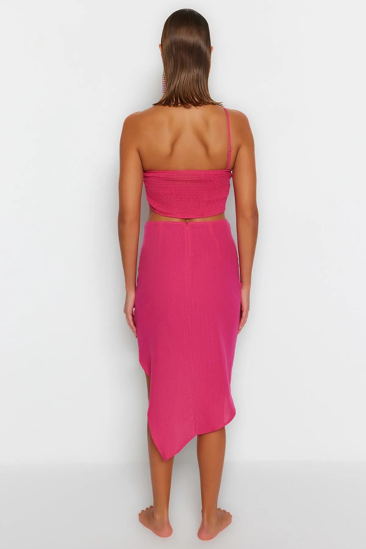 Trendyol Collection  Rosa, gewebtes, gerafftes Einschulter-Blusen-Rock-Set aus 100 % Baumwolle TBESS23AU00074