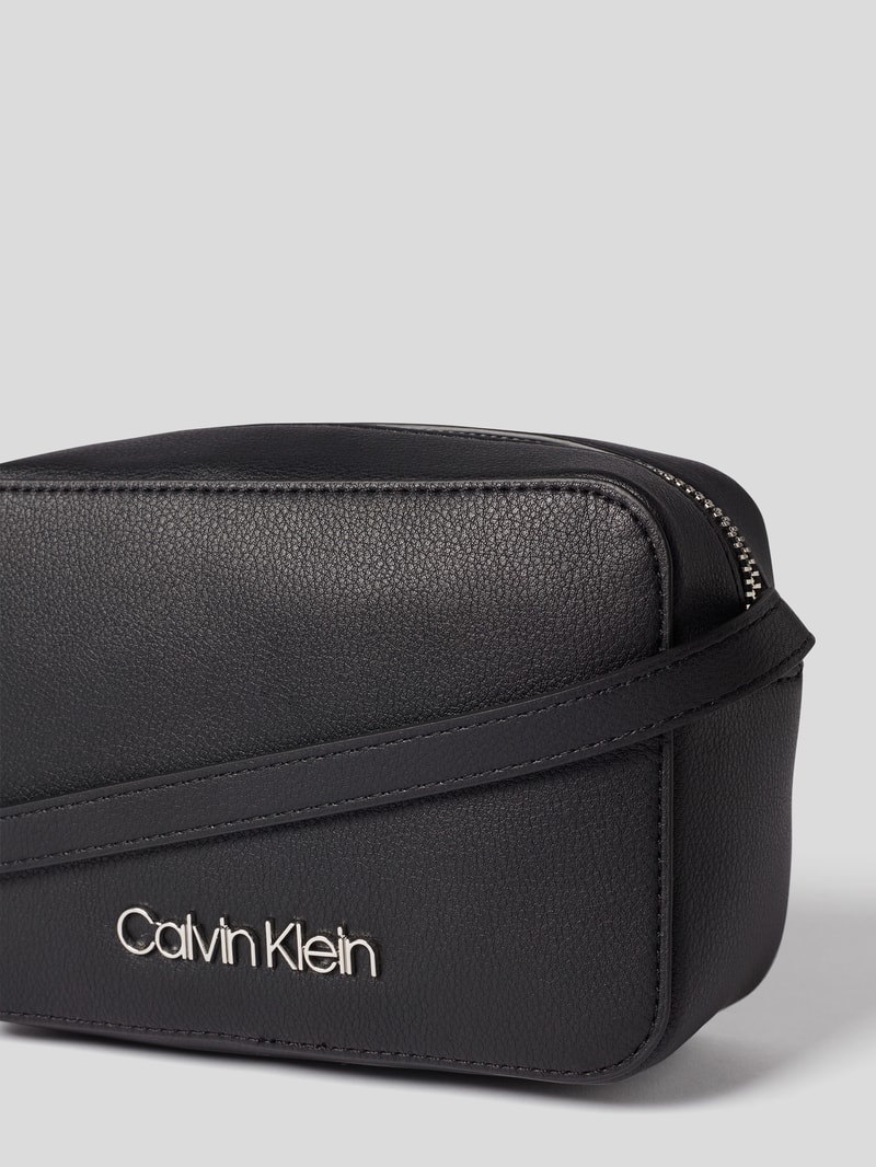 Camera Bag mit verstellbarem Schulterriemen in schwarz
