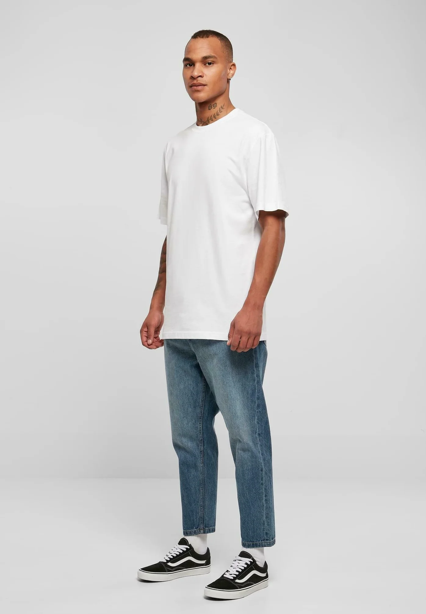 Vaqueros de corte cónico CROPPED TAPERED de Urban Classics