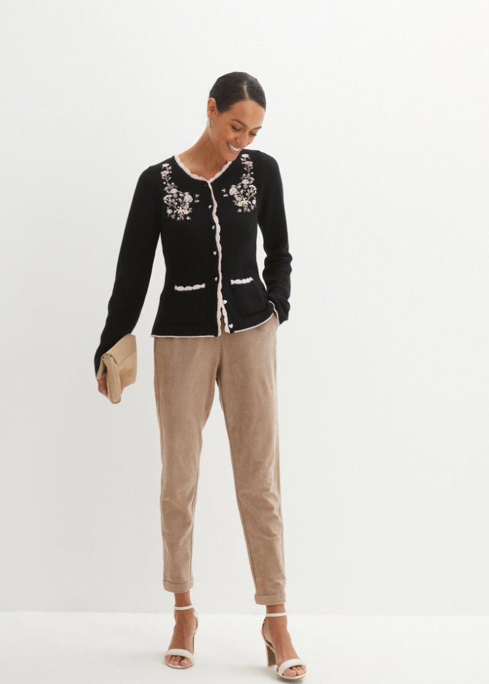 Hübsche Trachten-Strickjacke mit Stickerei
