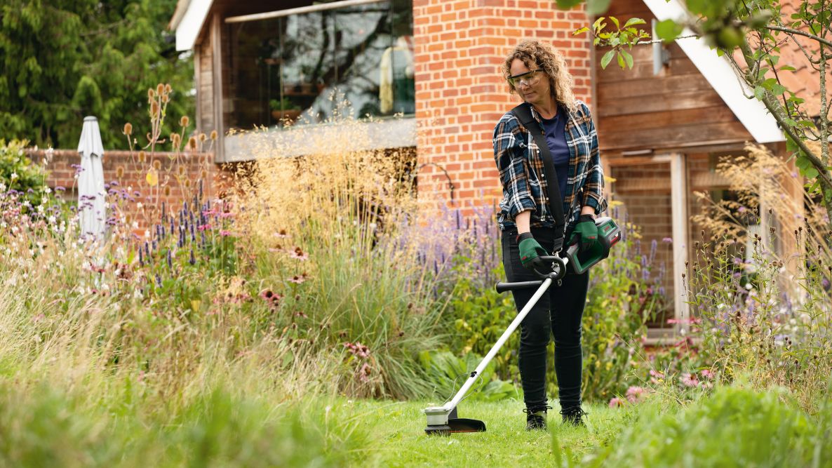 Coupe-bordures sans fil Bosch Green 06008C1K00 AdvancedGrassCut 36V-33, batterie 36V 2,0 Ah et chargeur AL3620CV inclus dans la boîte