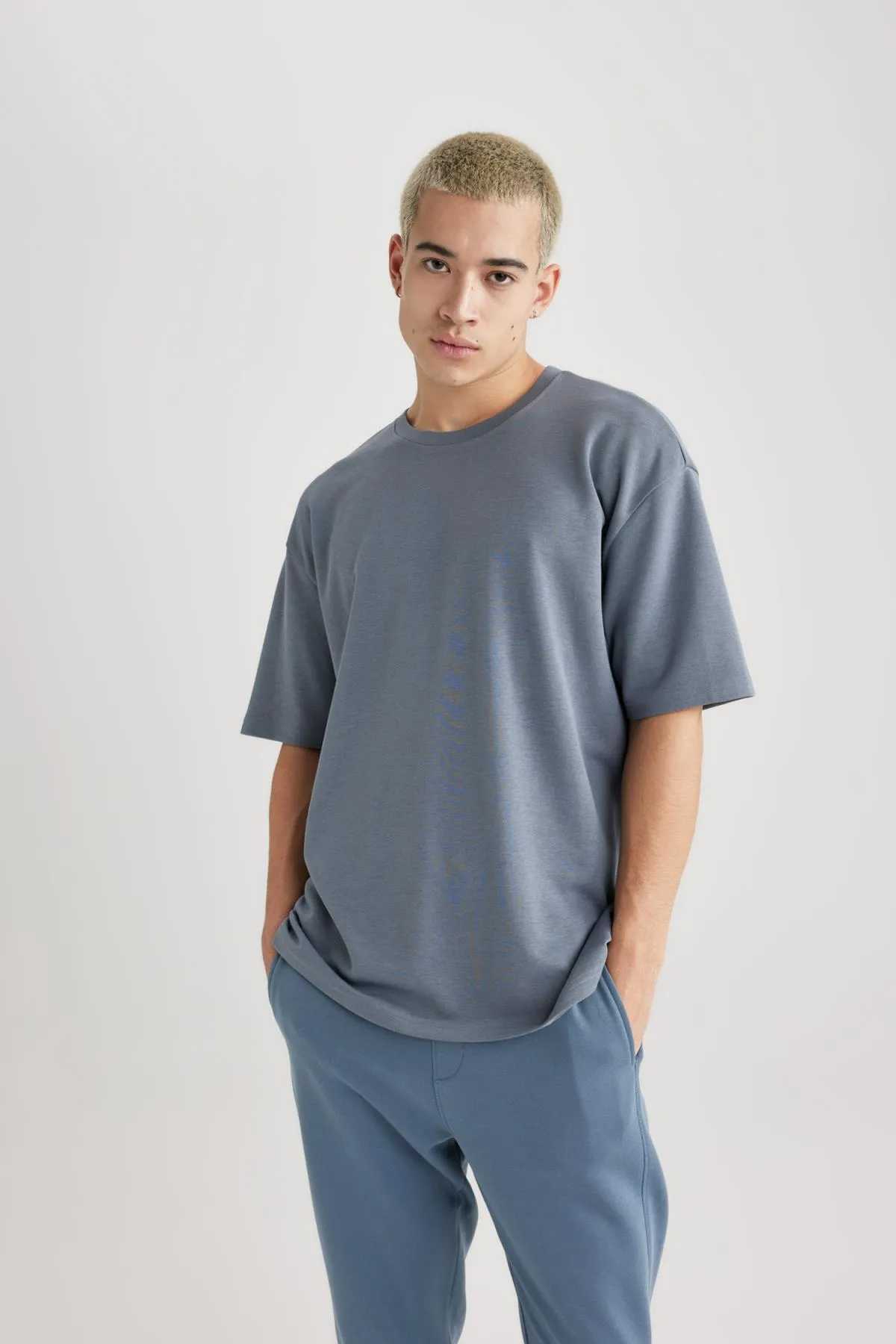 DeFacto  Kurzarm-Basic-T-Shirt aus schwerem Stoff mit Rundhalsausschnitt in Oversize-Passform X3926az24sp