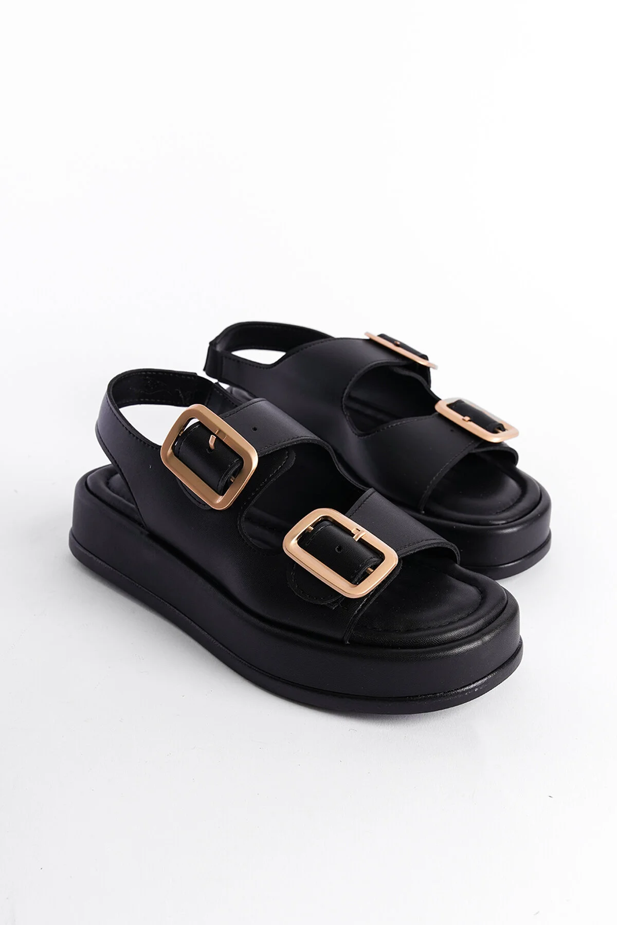Capone Outfitters  Damensandalen mit Keilabsatz und doppelter Riemenschnalle