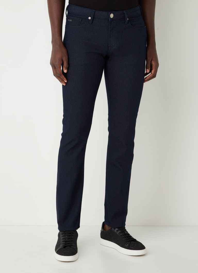 Calça jeans Emporio Armani Slim fit com micro design e elasticidade.