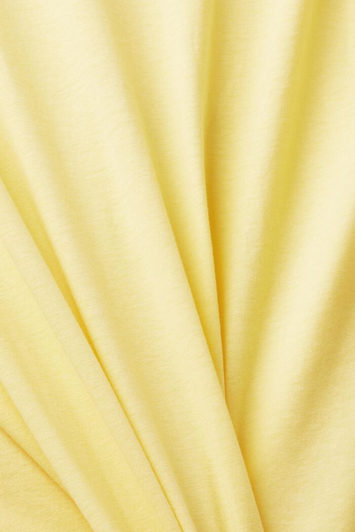 T-Shirt mit floralem Print auf der Brust