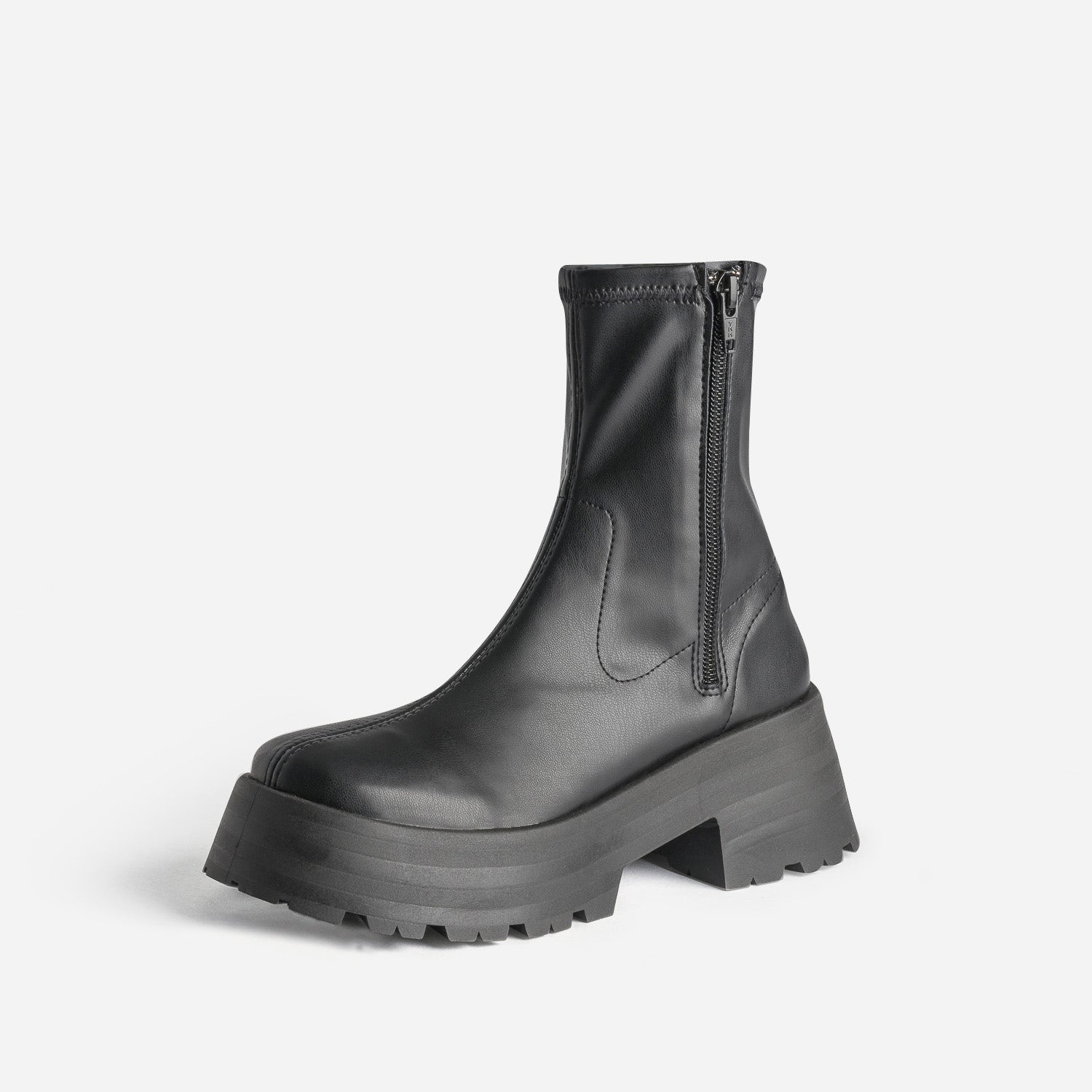 Boots TEXTO noir à semelle épaisse et crantée