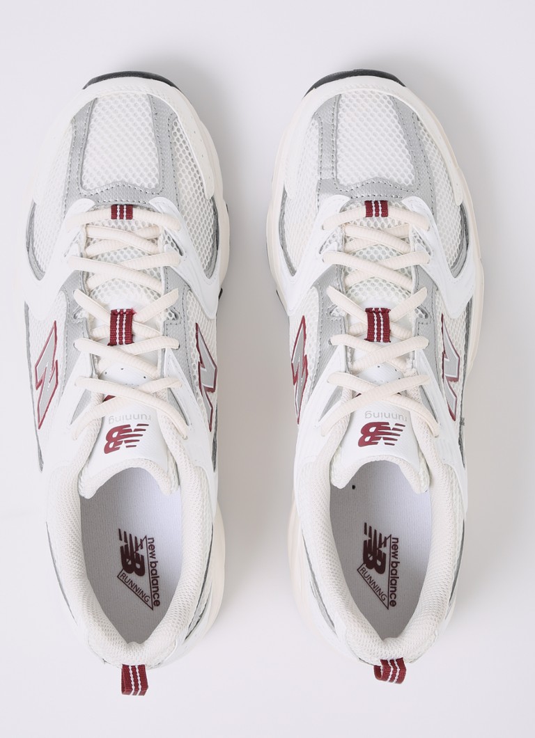 Buty sportowe New Balance 530 z siateczki ze skórzanymi detalami.