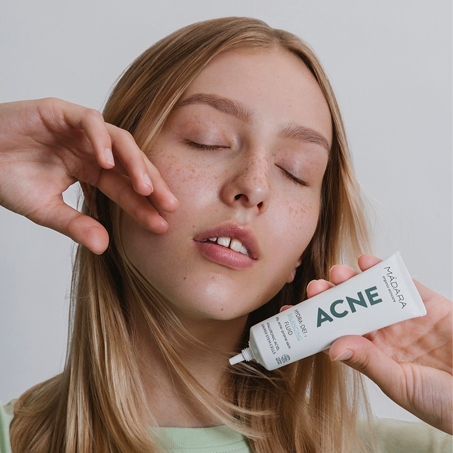 MÁDARA Hydra-Derm Fluid za uravnoteženje