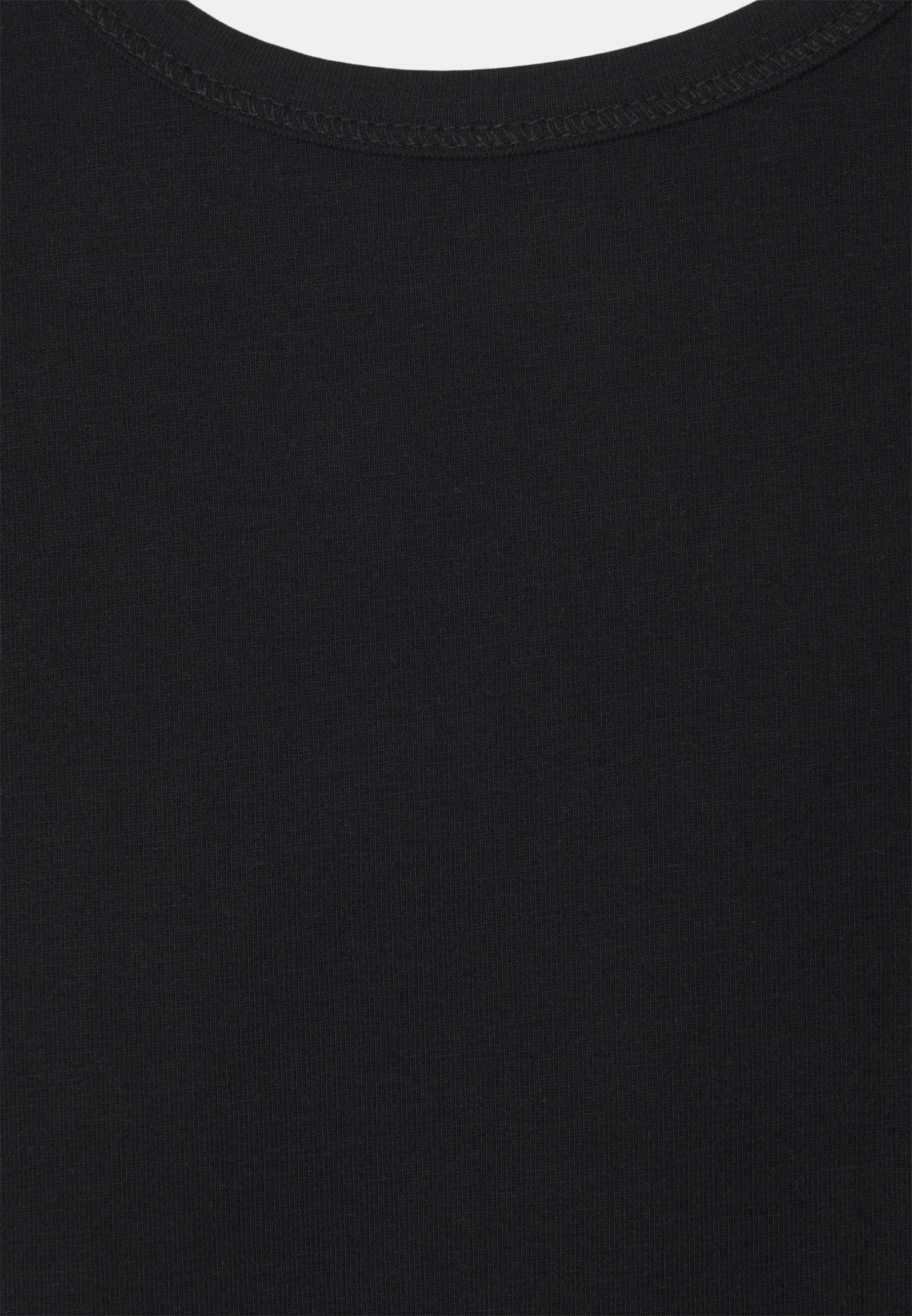 La camiseta interior de Claesen