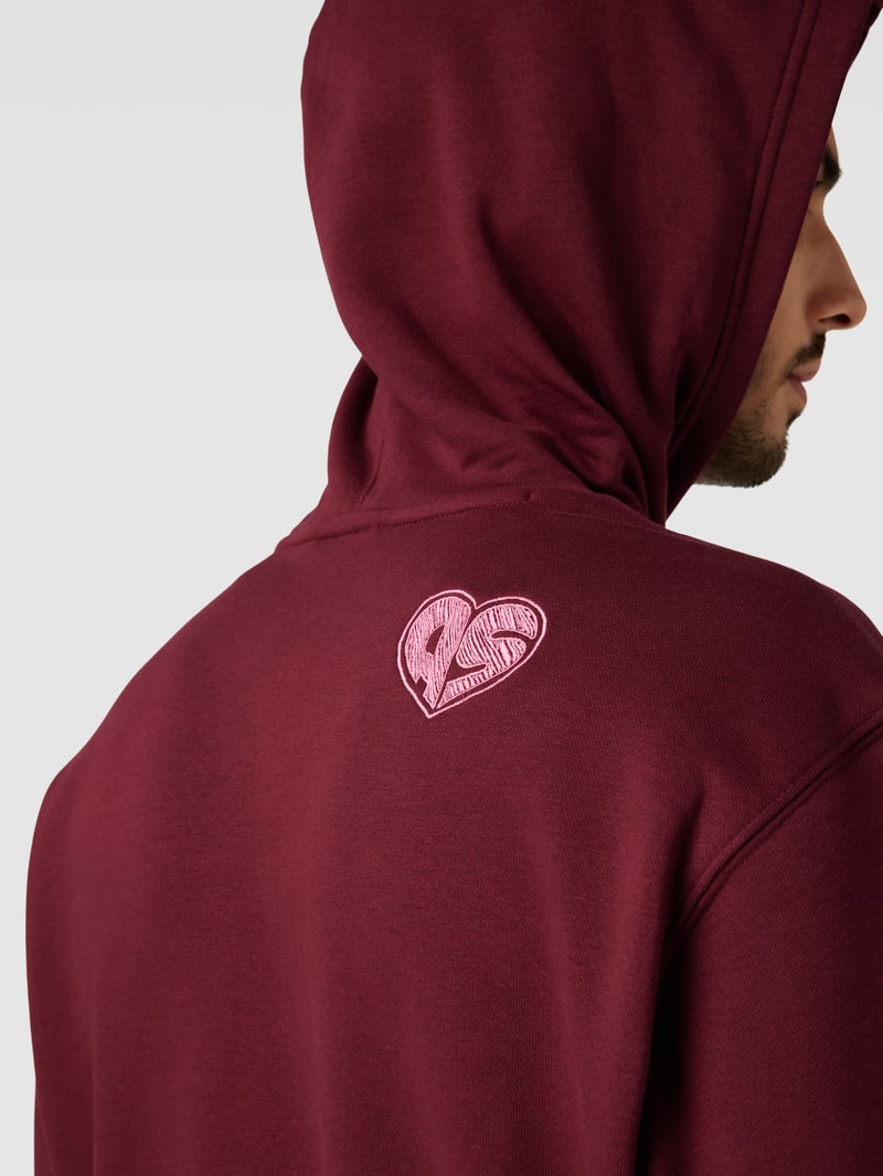 Hoodie mit Känguru-Tasche in bordeaux rot