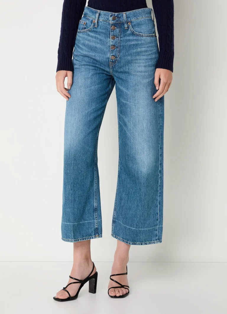 Pantaloni scurți din denim cu talie înaltă și croială largă, de la Ralph Lauren, într-o nuanță medie.