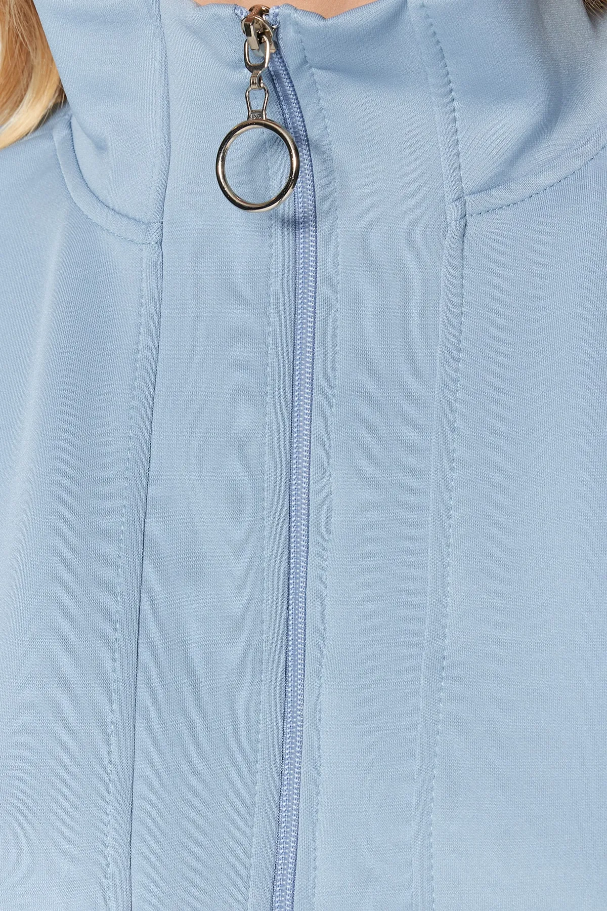 Trendyol Modest  Blaues, schlicht gestricktes Taucher-/Scuba-Sweatshirt mit Reißverschluss und detailliertem Ausschnitt TCTAW23TW00198